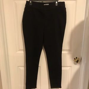 Nine West Woman’s Black Heidi Pull-On Skinny Jeans Size 12 NWOT